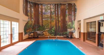 The Redwood Riverwalk, A Boutique Hotel