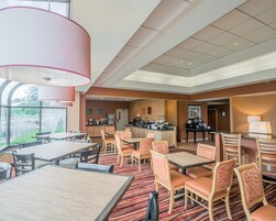 Café da manhã com buffet grátis todos os dias
