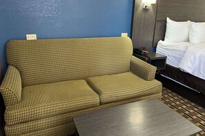 Suite, 1 King-Bett, Nichtraucher | Schreibtisch, laptopgeeigneter Arbeitsplatz, Bügeleisen/Bügelbrett