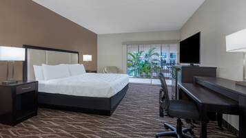 Standard Room, 1 King Bed (Holidome View) | In-room safe, desk, laptop workspace, blackout drapes