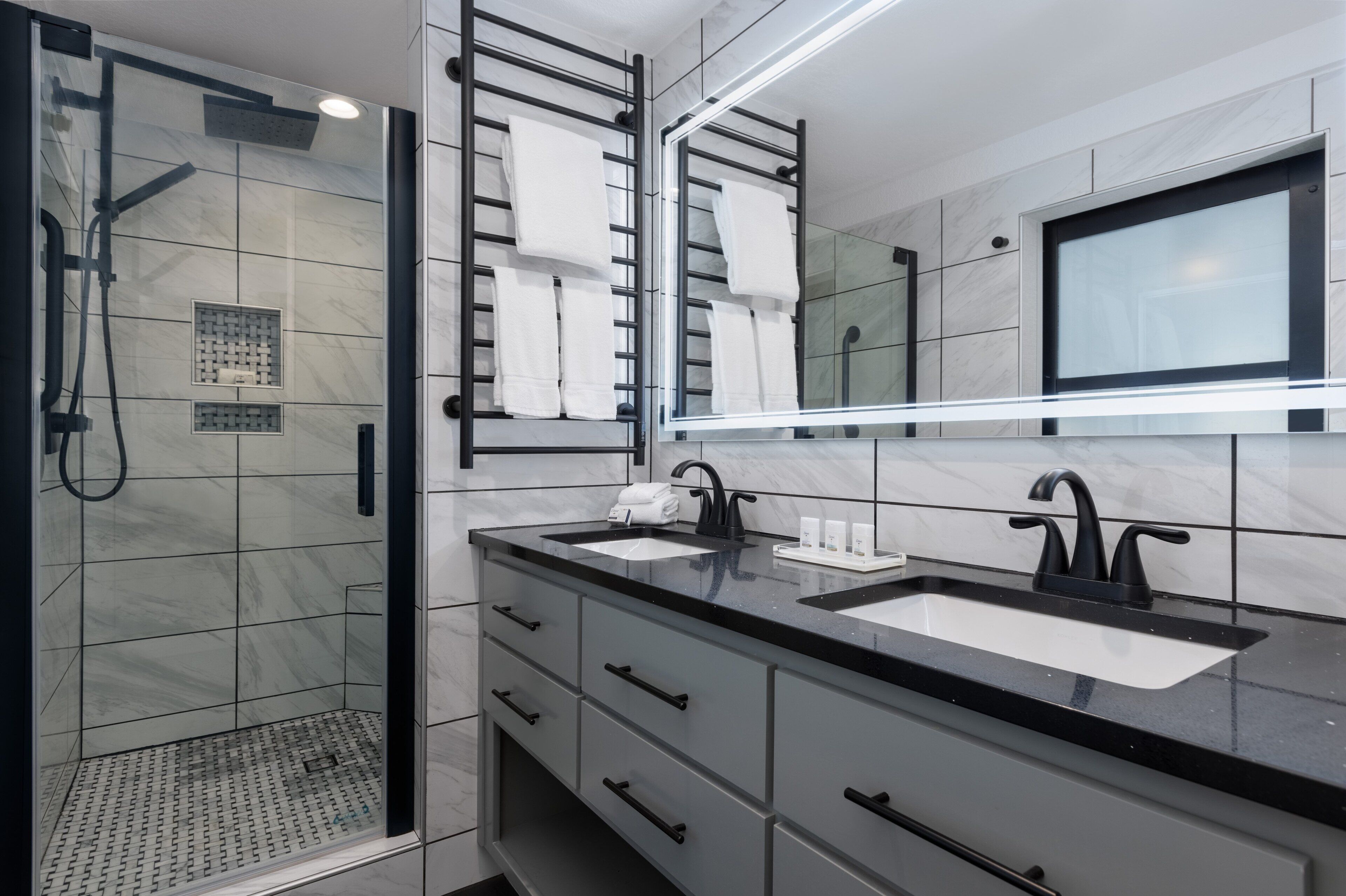 suite, 1 king bed, fireplace | bathroom | combined shower/bathtub, free toiletries, hair dryer, towels