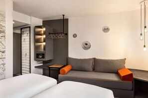 In-room safe, desk, blackout drapes, soundproofing - Vienna House Easy by Wyndham Cracow (Kraków)