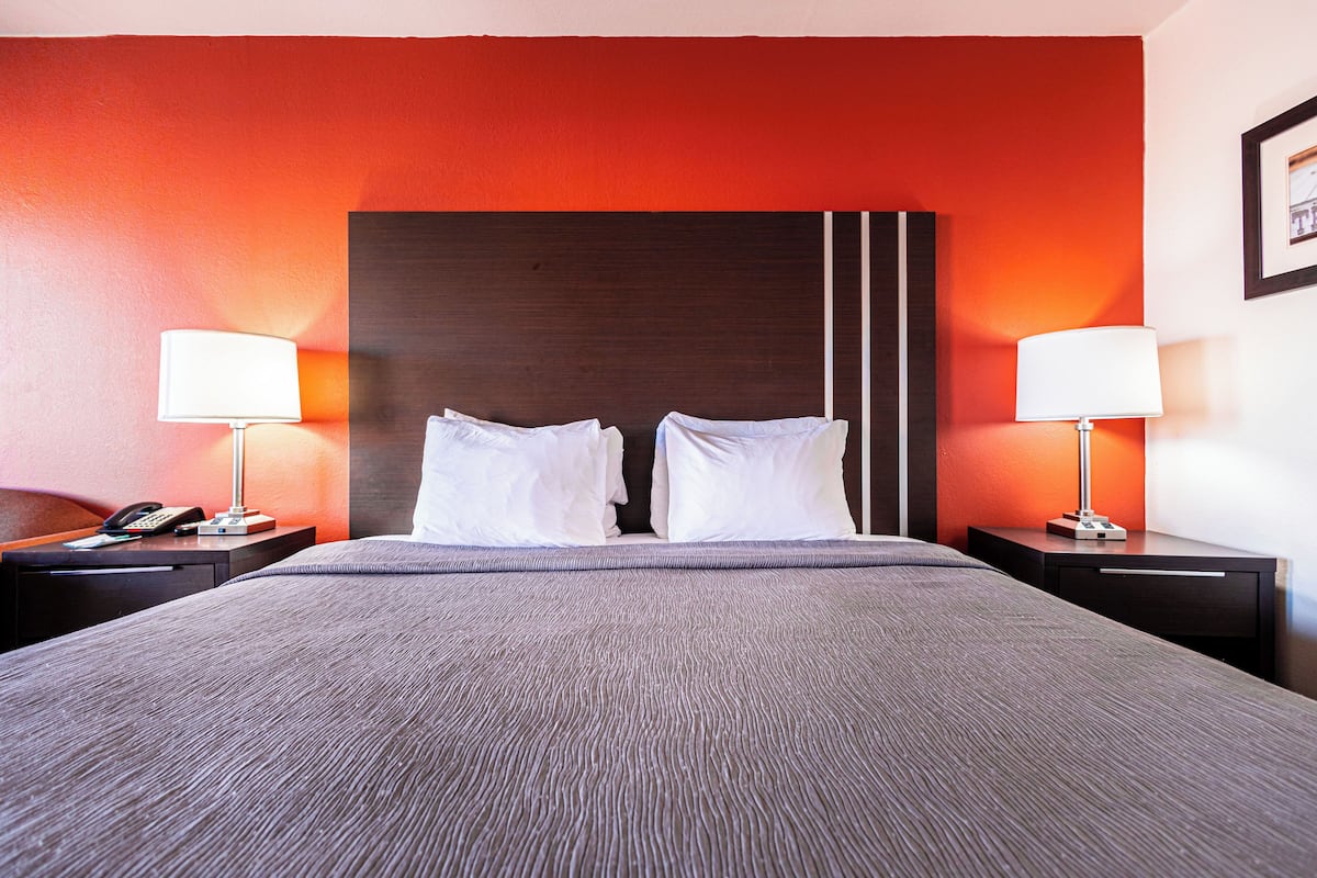 Egyptian cotton sheets, premium bedding, memory foam beds, desk