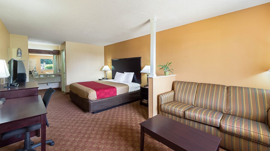 Econo Lodge Inn & Suites San Antonio near Frost Bank Center