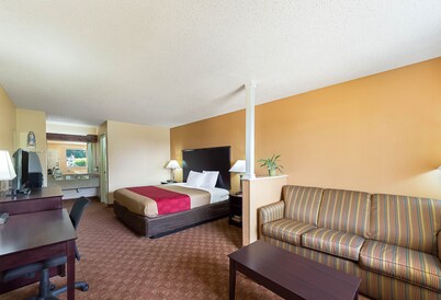 Econo Lodge Inn & Suites San Antonio near Frost Bank Center