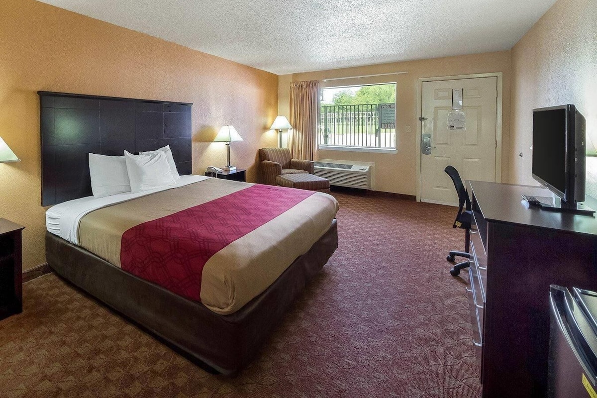 In-room safe, desk, rollaway beds, free WiFi
