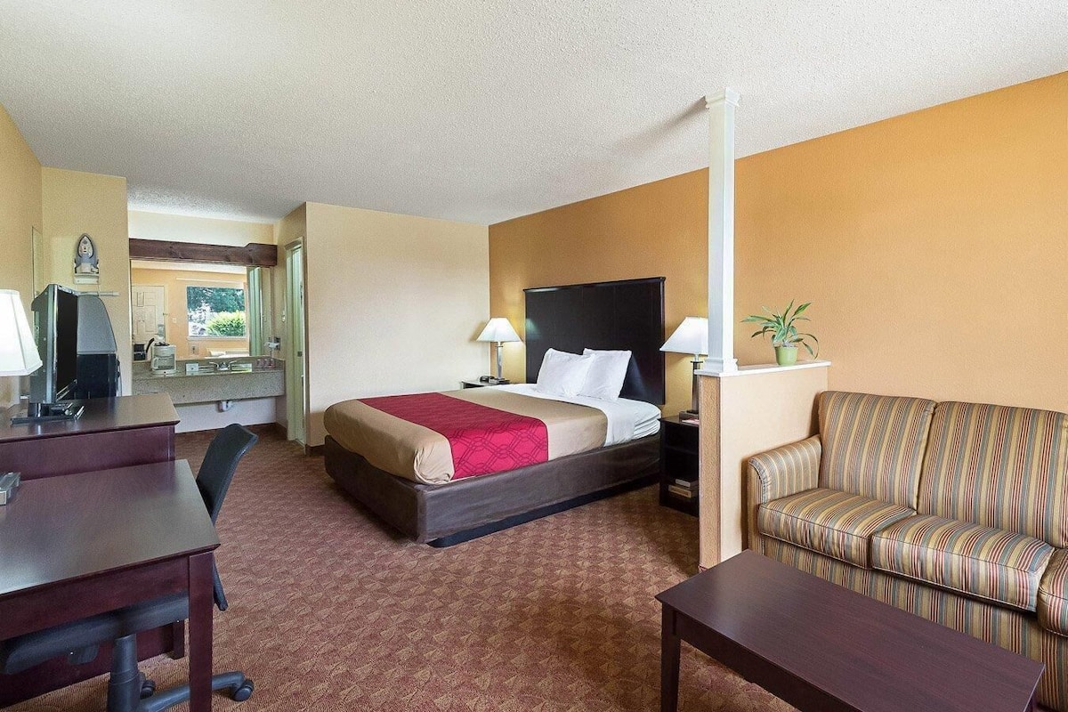In-room safe, desk, rollaway beds, free WiFi