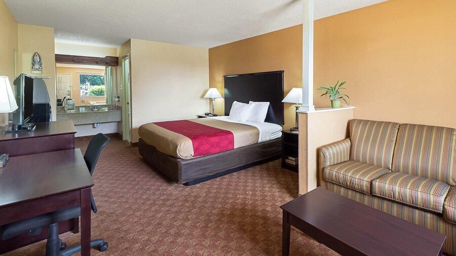 Econo Lodge Inn & Suites San Antonio near Frost Bank Center