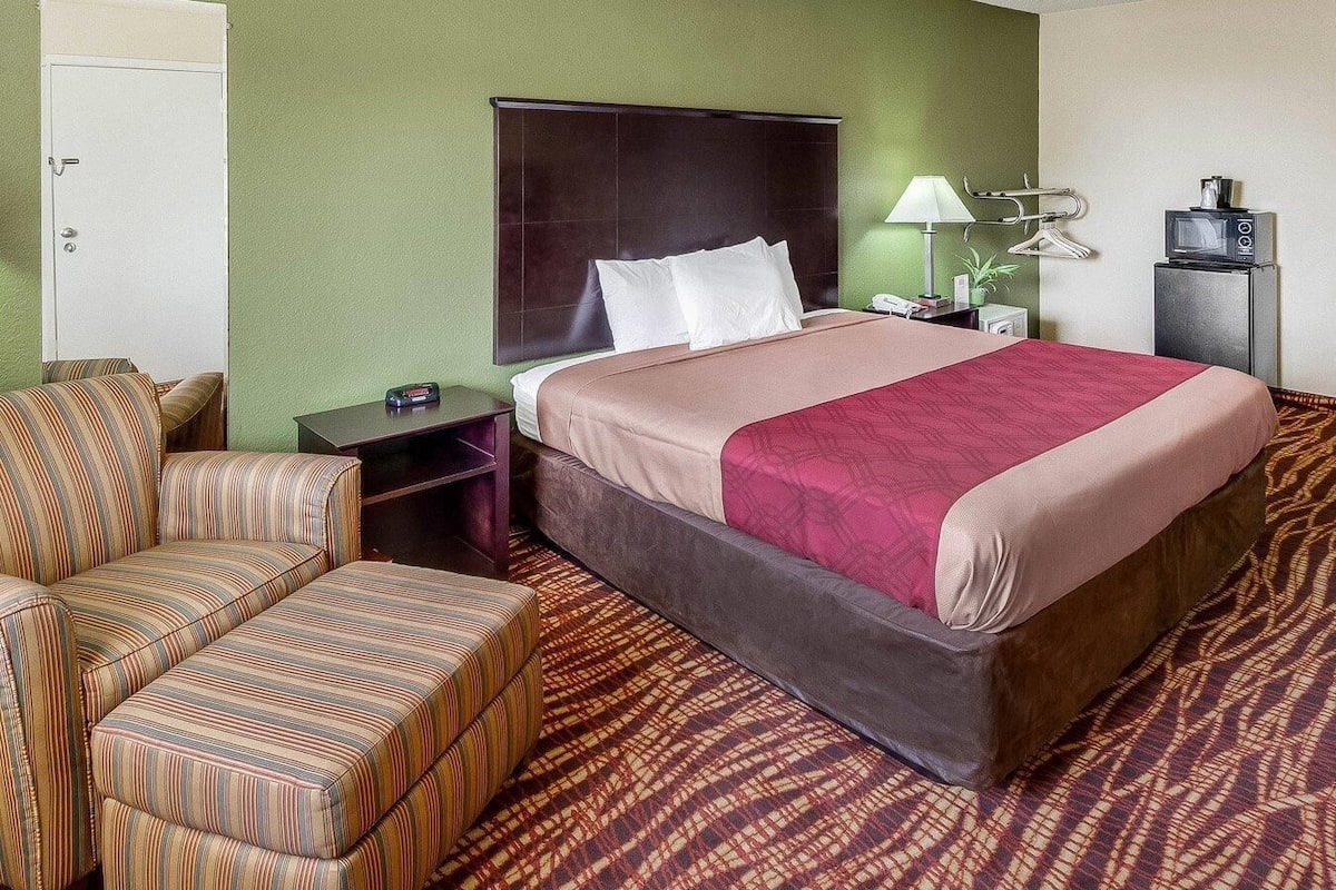 Room, 1 King Bed, Accessible, Non Smoking | In-room safe, desk, rollaway beds, free WiFi