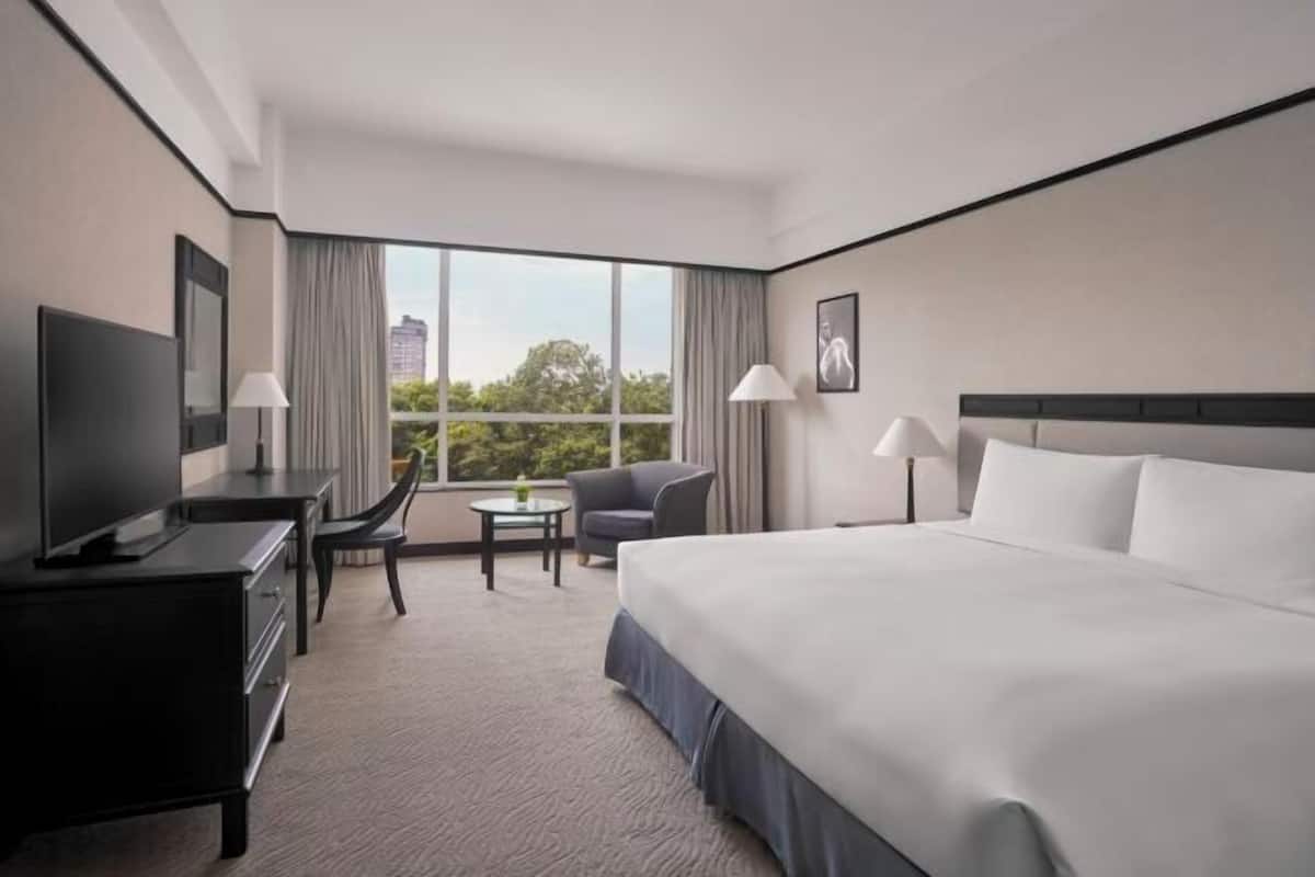 1 bedroom, in-room safe, desk, blackout curtains