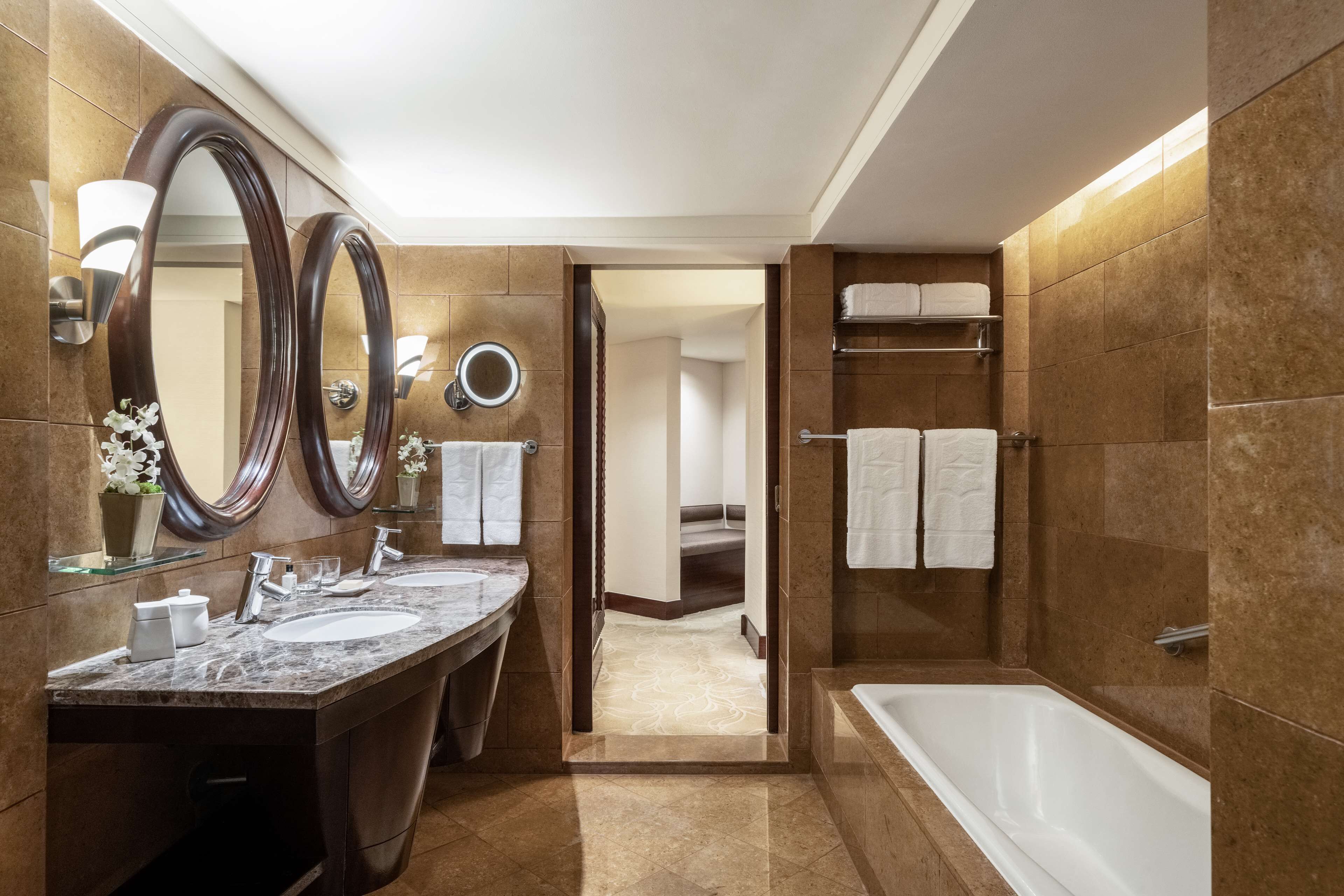 garden wing, premier suite | bathroom | free toiletries, hair dryer, bathrobes, slippers