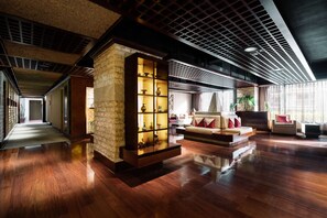 Couples treatment rooms, sauna, hot tub, steam room, Turkish bath
