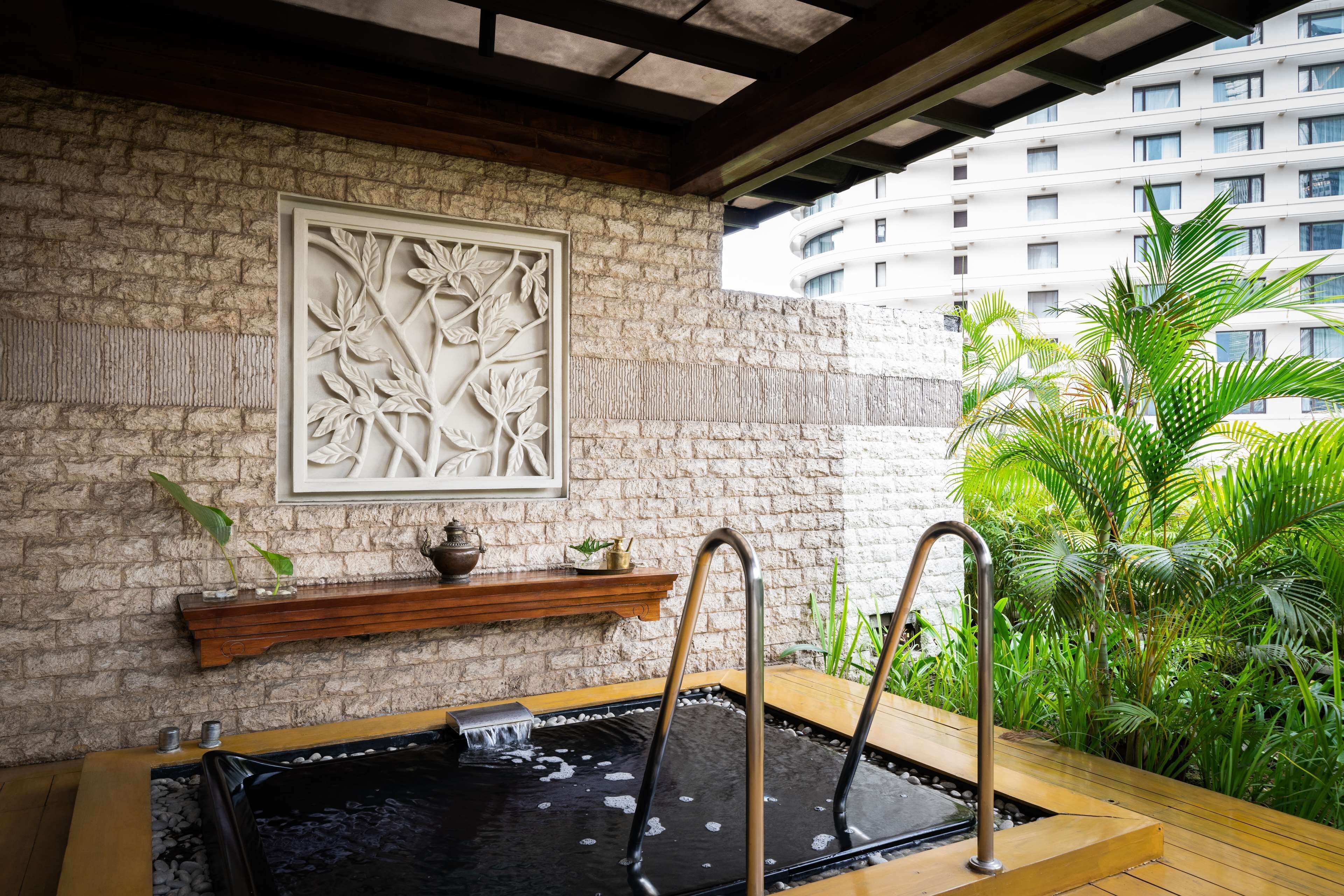 couples treatment room(s), sauna, hot tub, steam room