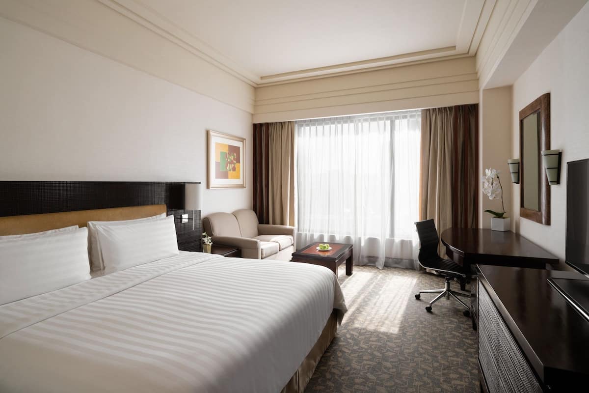 Caja de seguridad en la habitación y escritorio