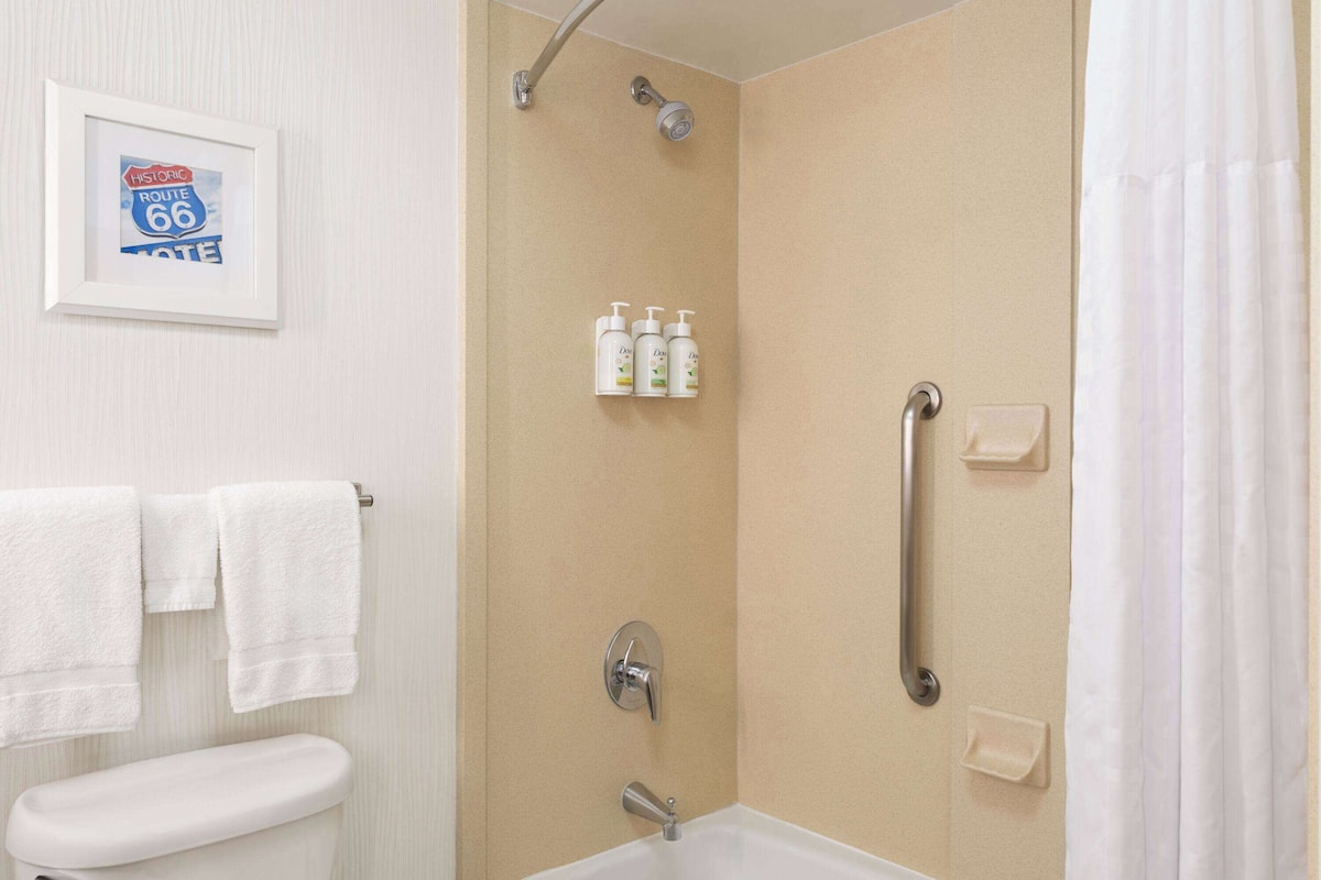 room, 2 queen beds, accessible, non smoking (hearing) | bathroom | combined shower/bathtub, hydromassage showerhead, free toiletries