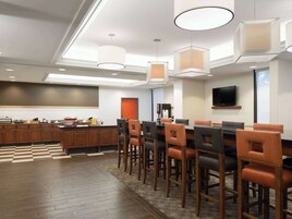 Café da manhã continental grátis todos os dias