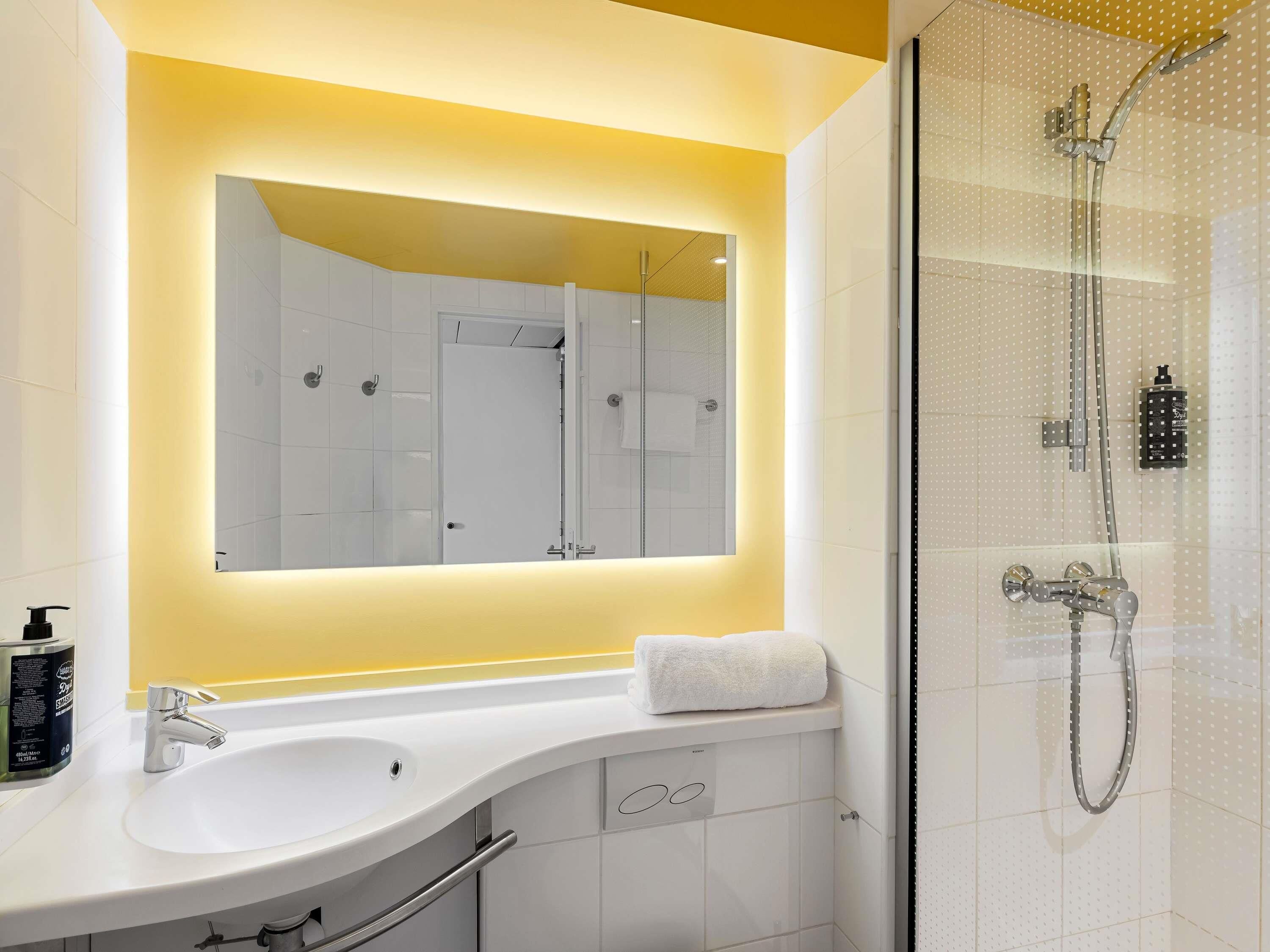 standard room, 1 double bed | hypo-allergenic bedding, desk, laptop workspace, blackout curtains