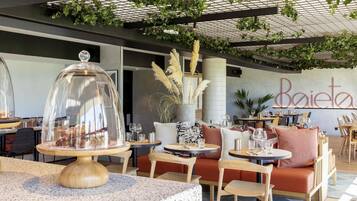 Café da manhã, almoço e jantar; culinária italiana