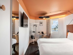 Habitación estándar con 2 camas individuales, 2 camas individuales | Ropa de cama hipoalergénica y escritorio