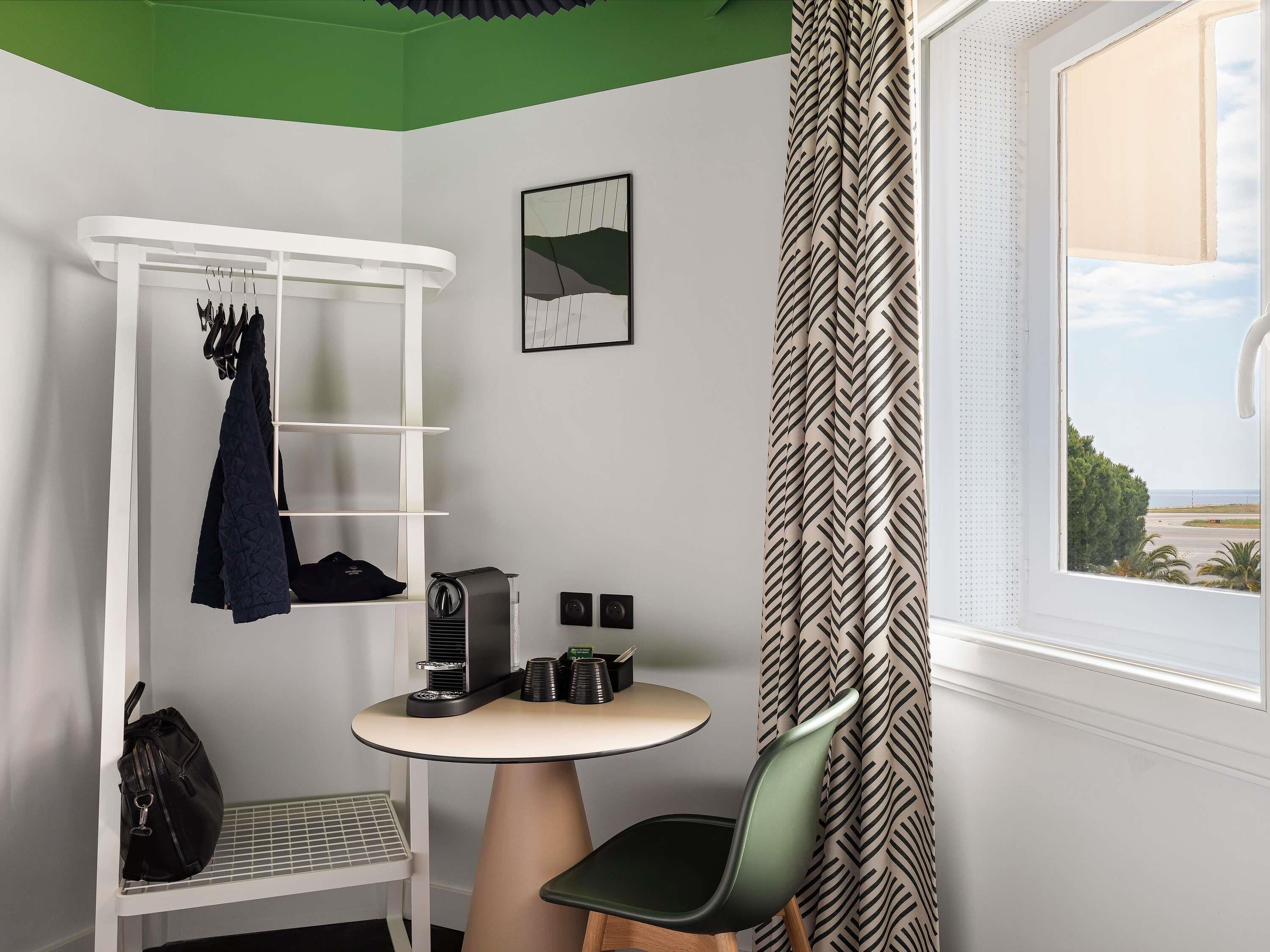 comfort room, 1 double bed | hypo-allergenic bedding, desk, laptop workspace, blackout curtains