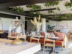 Breakfast, lunch, dinner served; Italian cuisine  - ibis Nice Aéroport Promenade des Anglais (Nice)