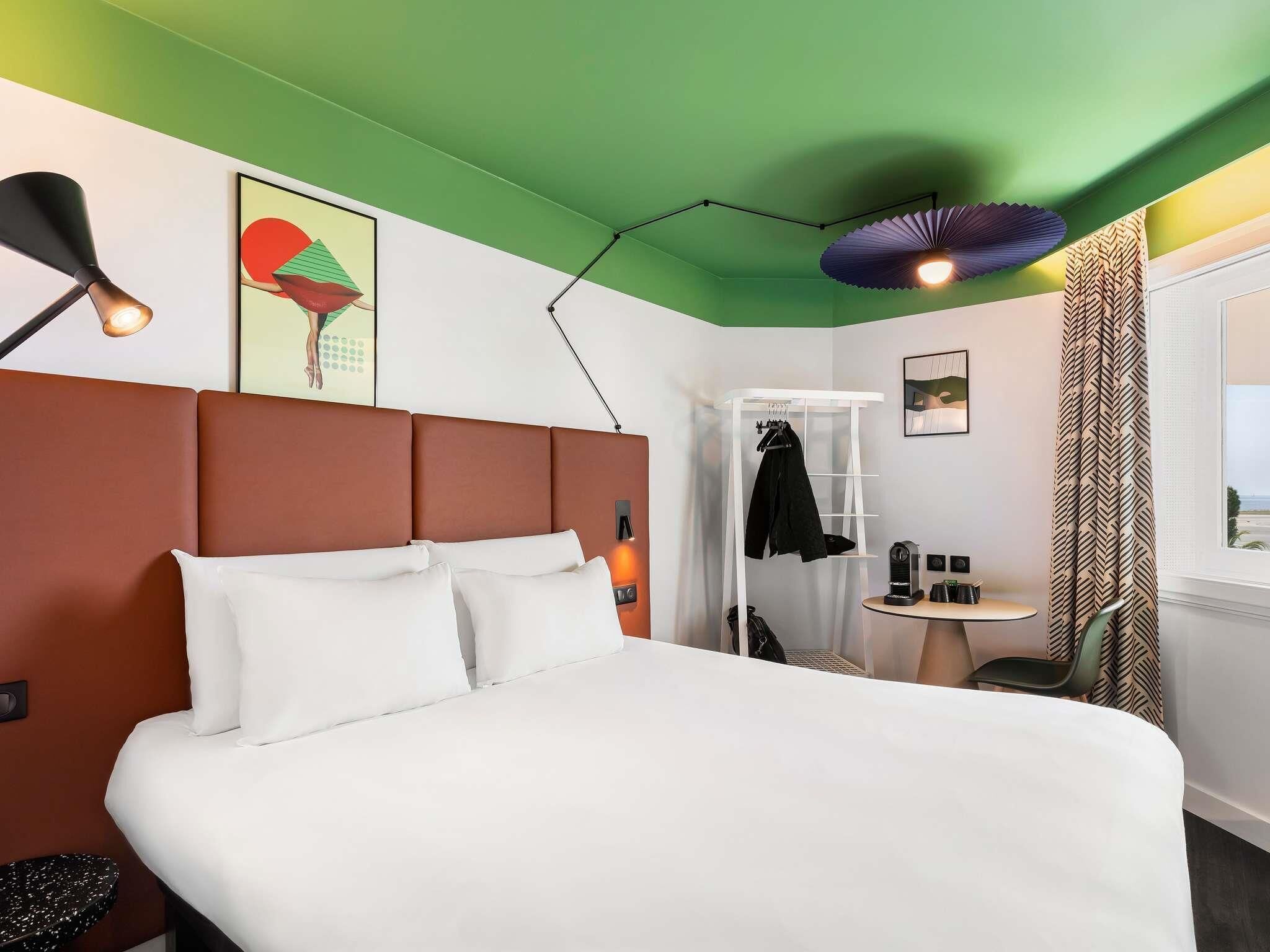 Comfort Room, 1 Double Bed | Hypo-allergenic bedding, desk, laptop workspace, blackout drapes