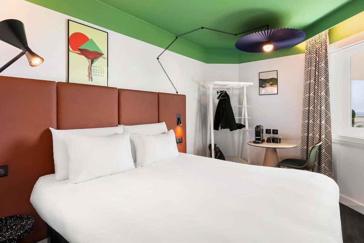 Comfort Room, 1 Double Bed | Hypo-allergenic bedding, desk, laptop workspace, blackout drapes