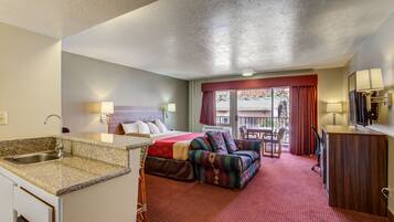 Een bureau, verduisterende gordijnen, extra bedden (toeslag)