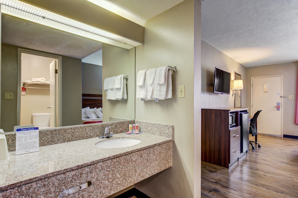 Econo Lodge St George North - Near Pioneer Park photo 6