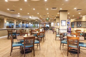 Breakfast, lunch and dinner served - Ocean Sky Hotel and Resort (Fort Lauderdale)