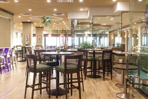 Daily cooked-to-order breakfast for a fee - Ocean Sky Hotel and Resort (Fort Lauderdale)