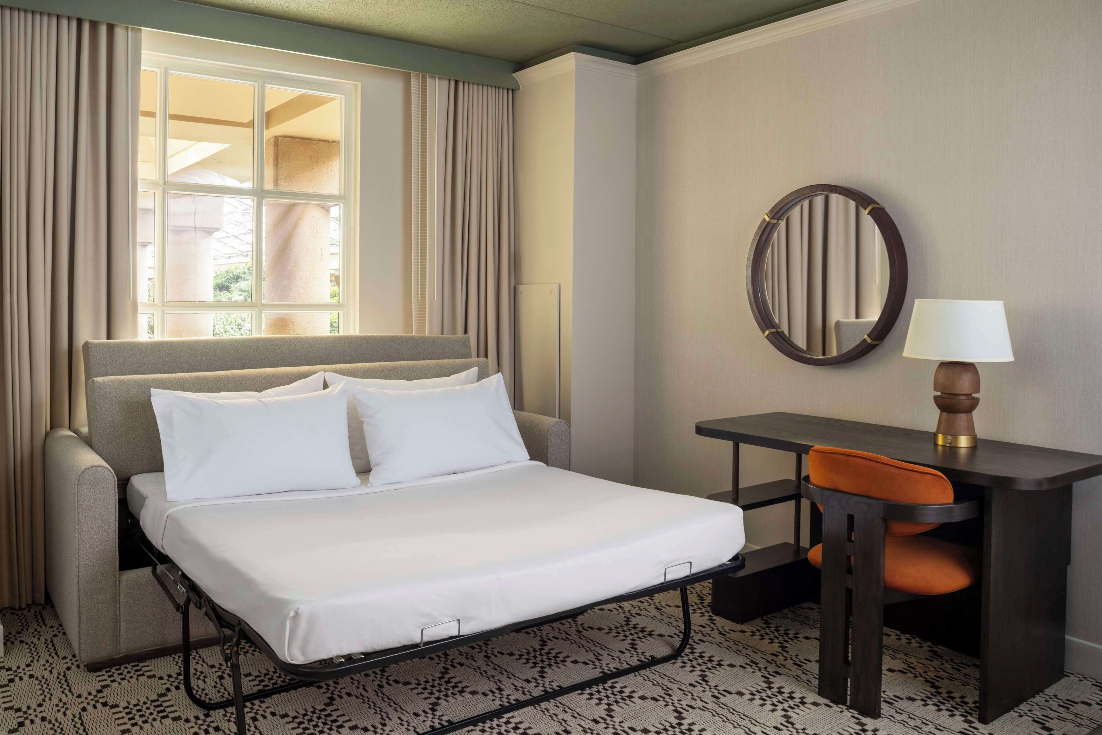 premium bedding, down duvets, in-room safe, desk