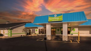 A SureStay hotel with a blue roof and a green sign. - SureStay Hotel by Best Western Higginsville (Higginsville)