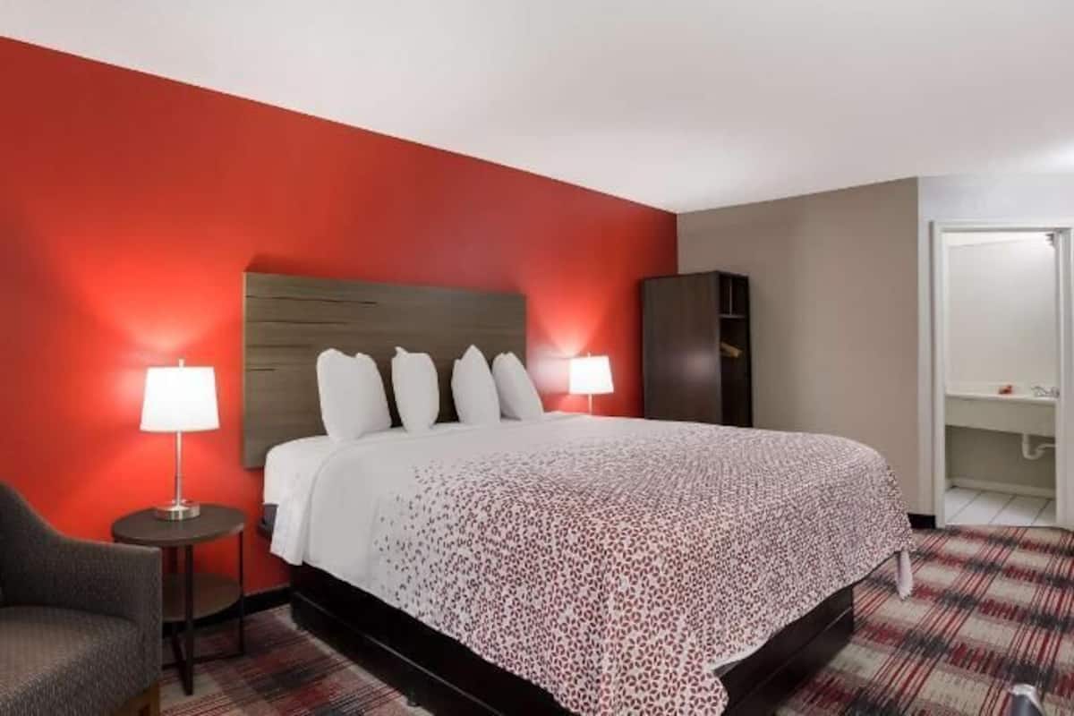 Soundproofing, iron/ironing board, free WiFi, bed sheets