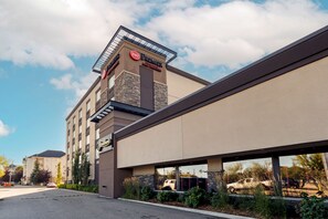 Exterior - Best Western Premier Denham Inn & Suites (Leduc)