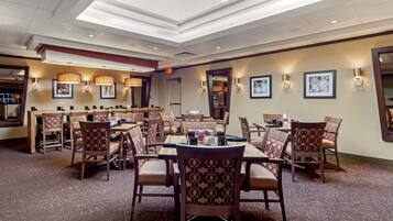 Daily cooked-to-order breakfast (CAD 12 per person)