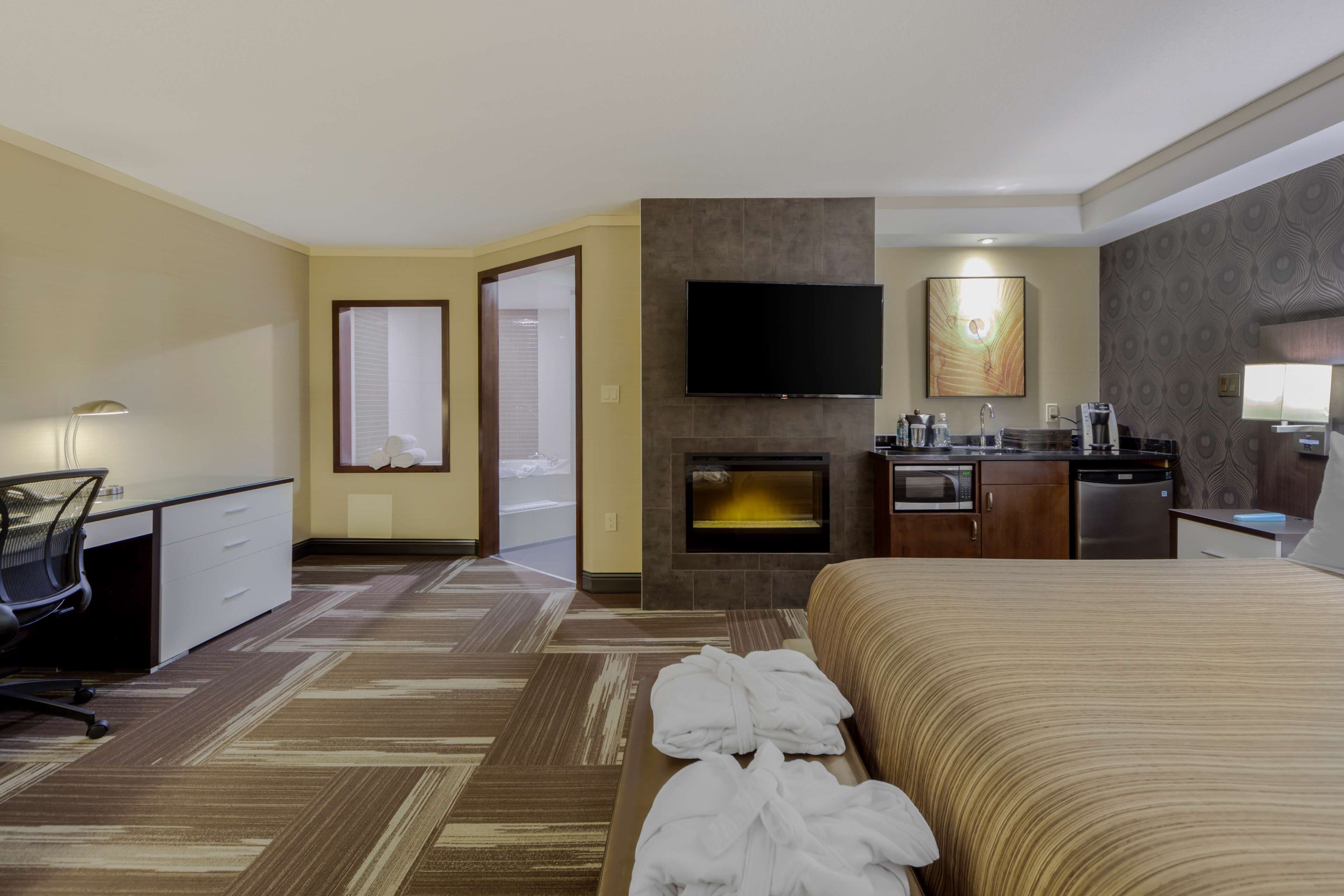 أغطية فراش متميزة وأسرّة بطبقة علوية مريحة وبديكورات فريدة لكل غرفة