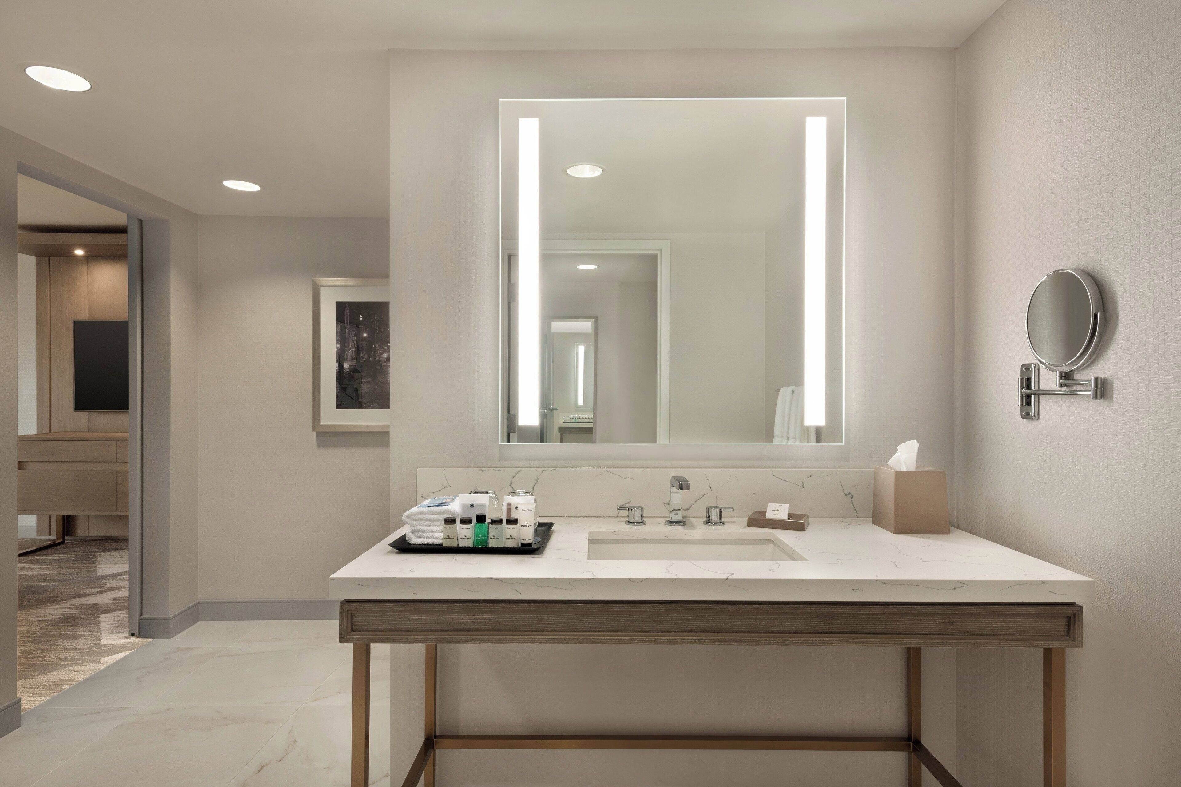 executive suite, 1 king bed with sofa bed | bathroom | combined shower/bathtub, free toiletries, hair dryer, towels