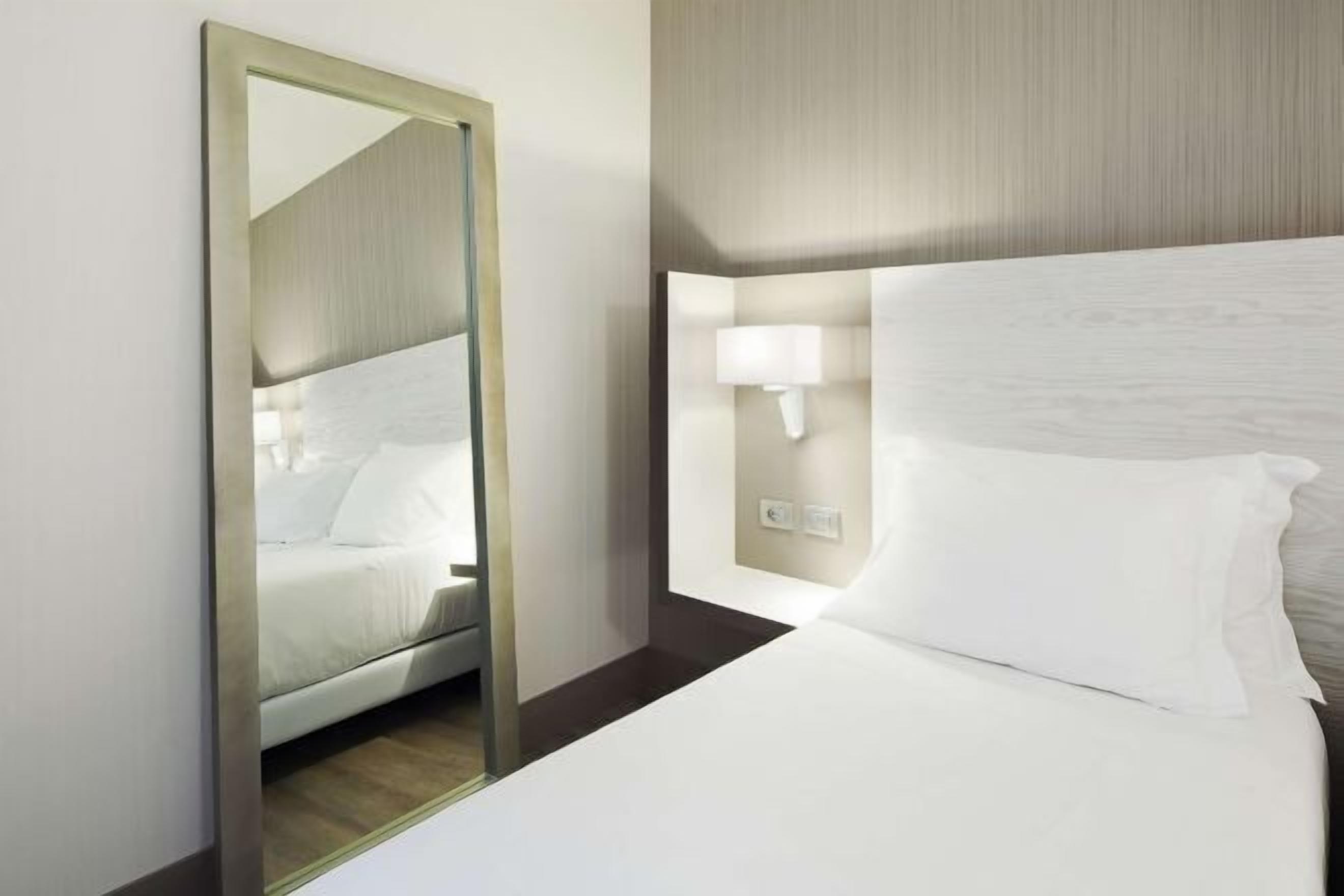 Minibar, in-room safe, desk, soundproofing