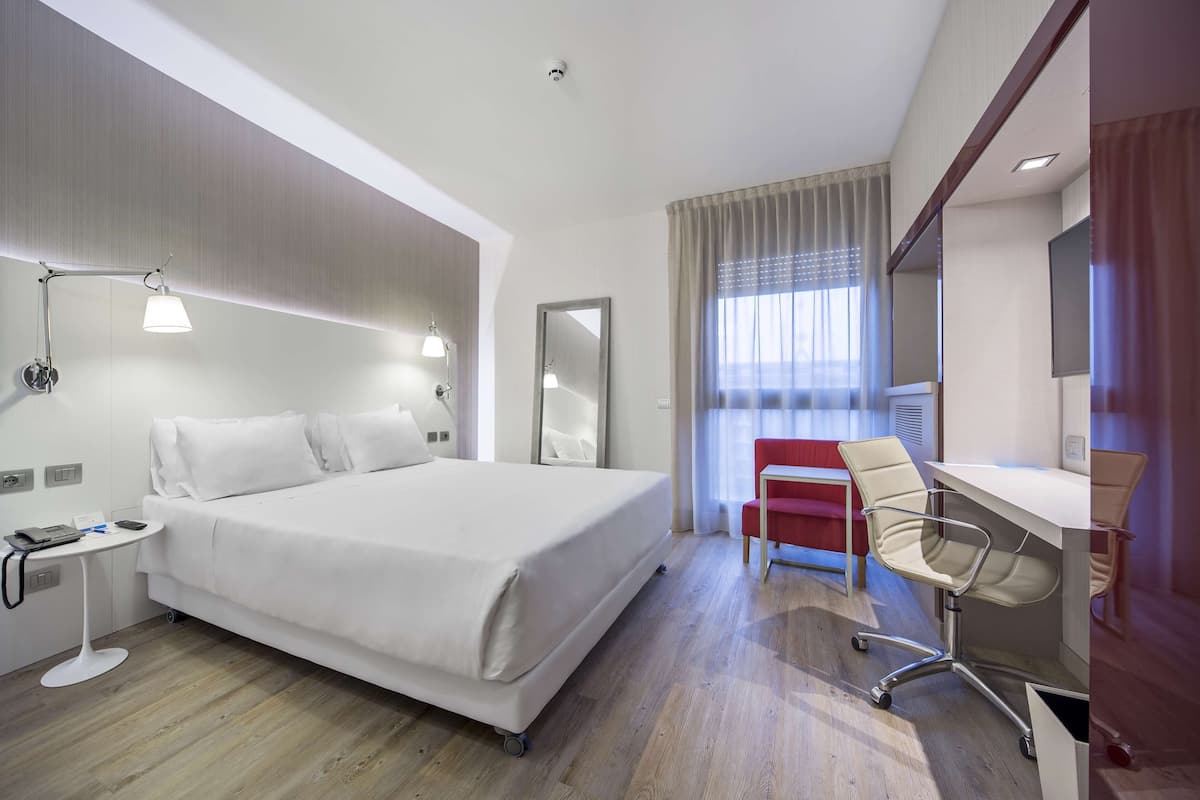 Minibar, coffres-forts dans les chambres, bureau, chambres insonorisées