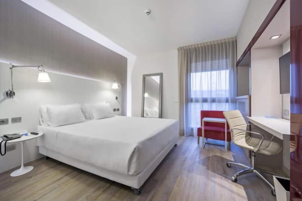 Minibar, coffre-fort, bureau, systĂšme dâinsonorisation