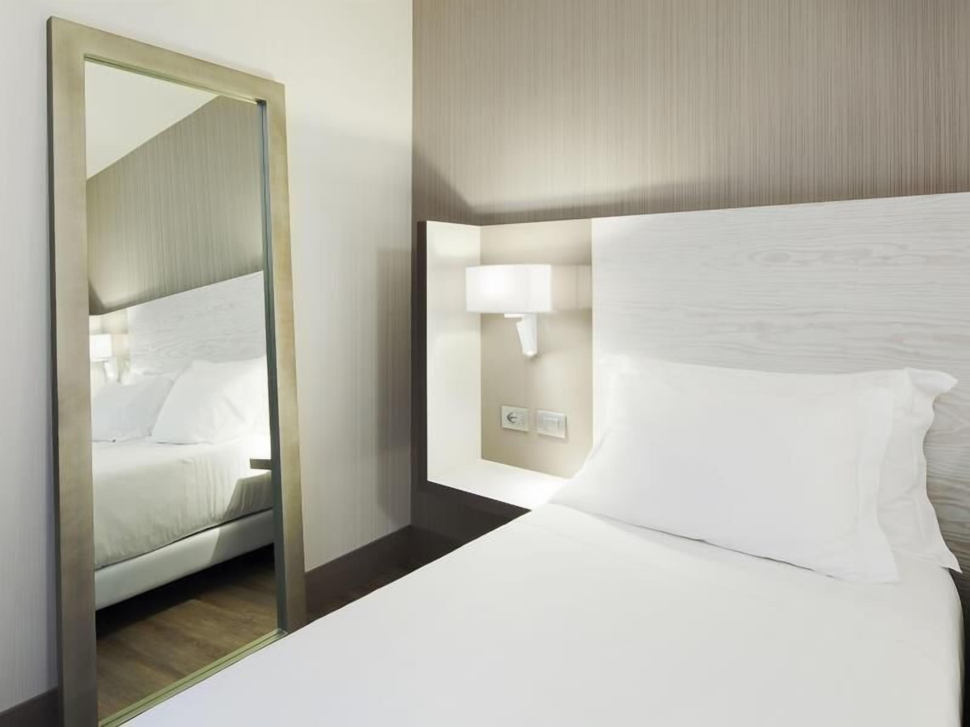 Minibar, in-room safe, desk, soundproofing