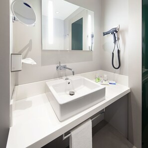 Deep-soaking bathtub, eco-friendly toiletries, hair dryer, bidet