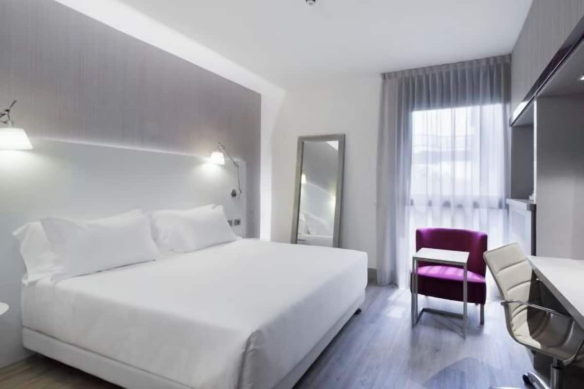 Minibar, coffres-forts dans les chambres, bureau, chambres insonorisées