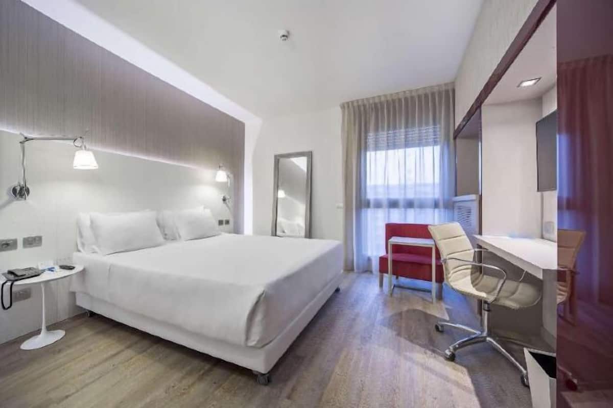 Minibar, in-room safe, desk, soundproofing