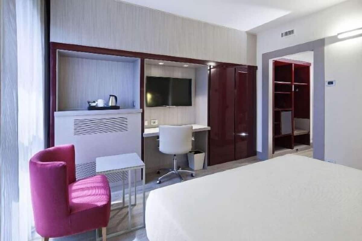 Minibar, in-room safe, desk, soundproofing