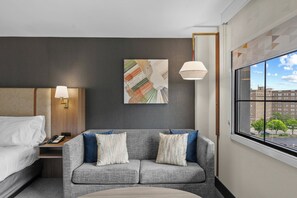 Standard Room, 1 King Bed | Room amenity