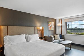 Premium Room, 1 King Bed (Canadian Skyline View)
