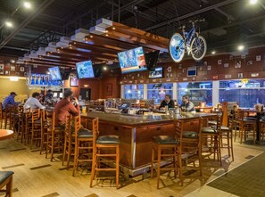 Serveert ontbijt en diner