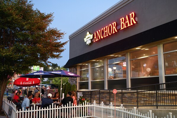 Breakfast and dinner served - Holiday Inn Niagara Falls State Park Entry by IHG (Niagara Falls)